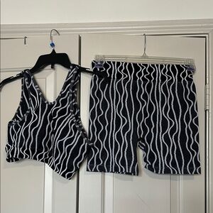 Black and White Wave Pattern Activewear Set